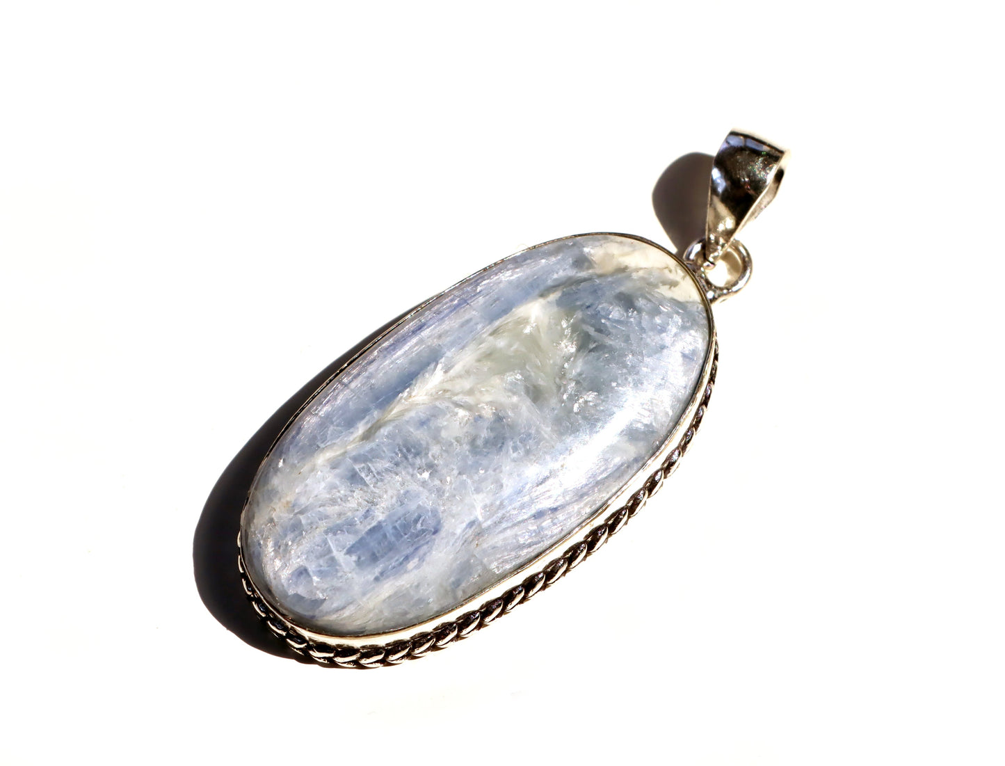 Kyanit – přívěsek s klidem horské říčky - Supreme Panthers