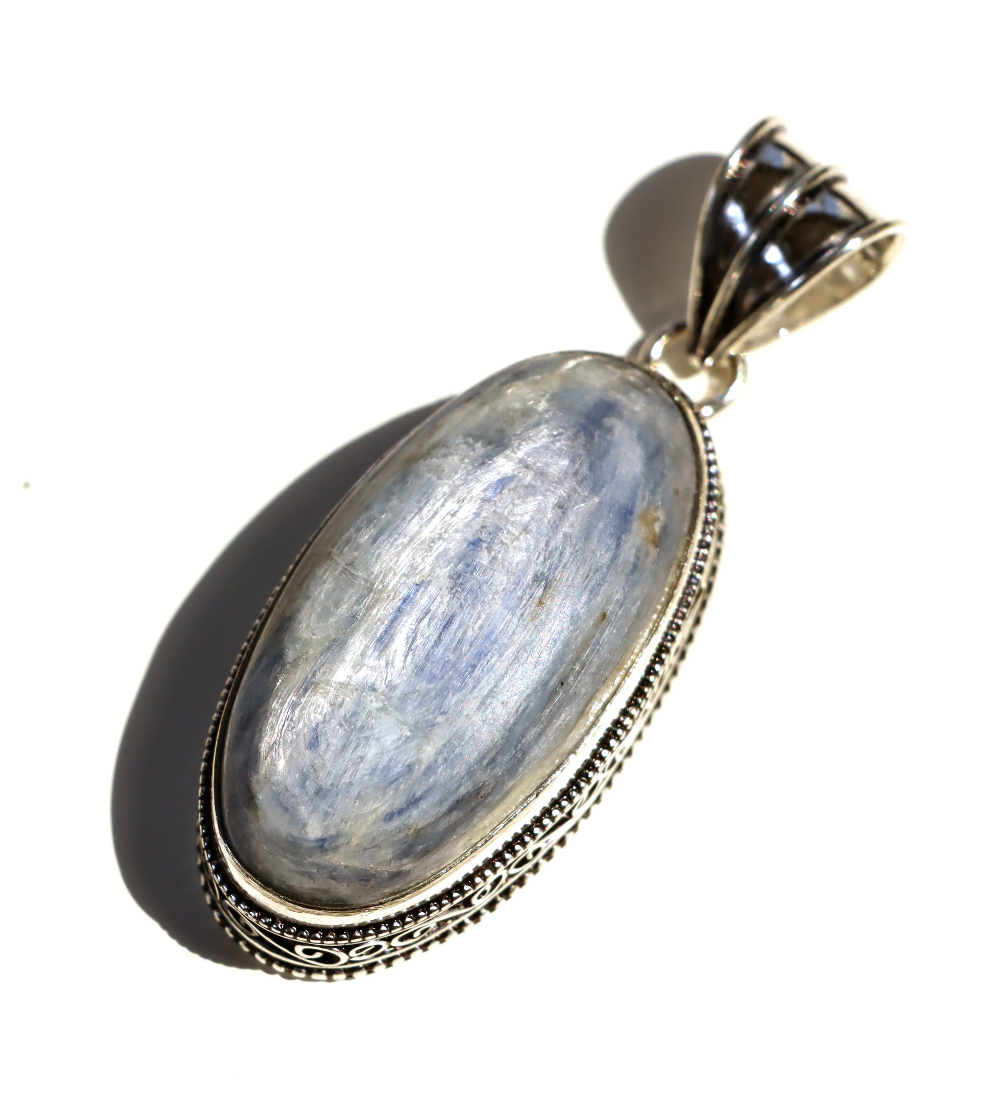 Kyanit – šperk čistoty a soustředění - Supreme Panthers