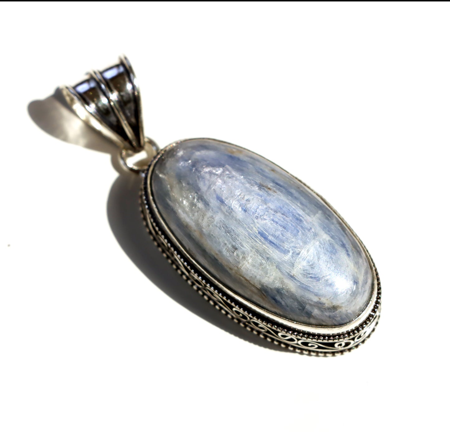 Kyanit – šperk čistoty a soustředění - Supreme Panthers