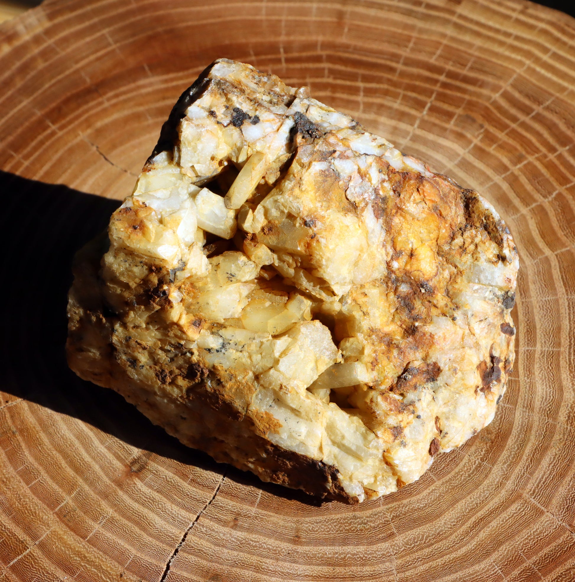 Mléčný křišťál s hematitem - Supreme Panthers