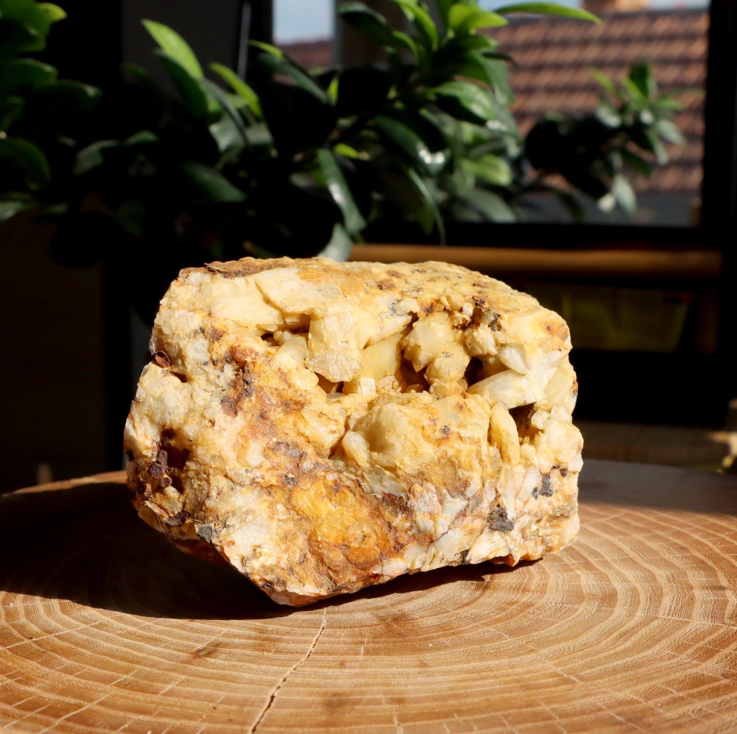 Mléčný křišťál s hematitem - Supreme Panthers