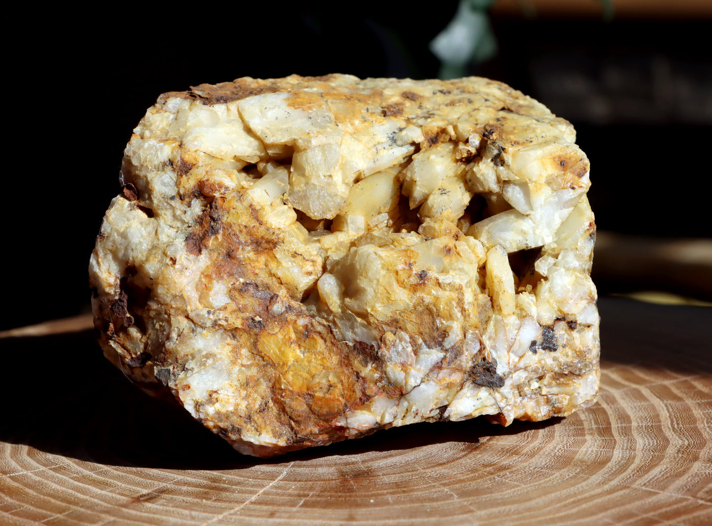 Mléčný křišťál s hematitem - Supreme Panthers