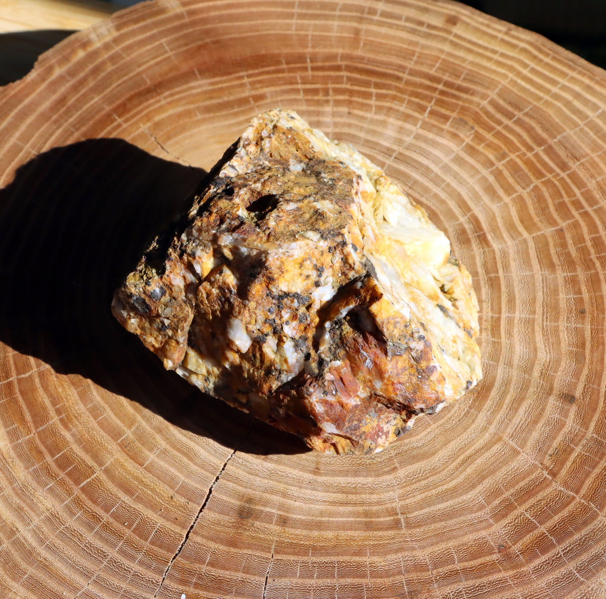 Mléčný křišťál s hematitem - Supreme Panthers