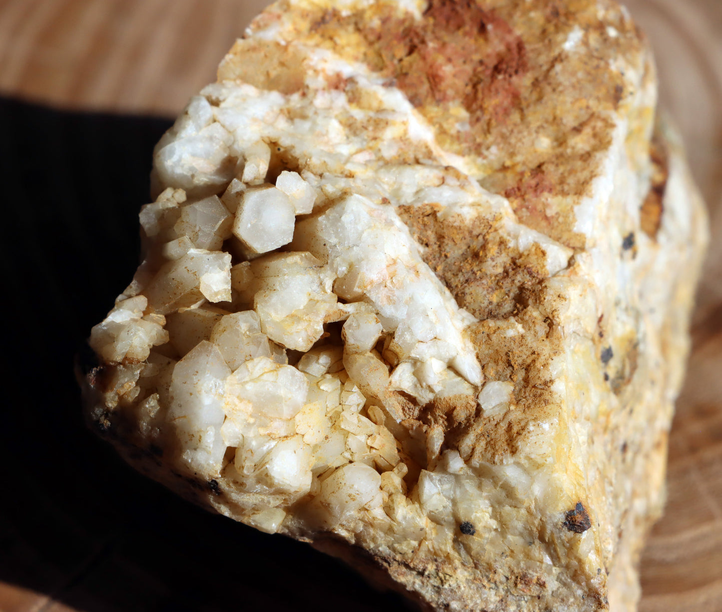 Mléčný křišťál s hematitem - Supreme Panthers