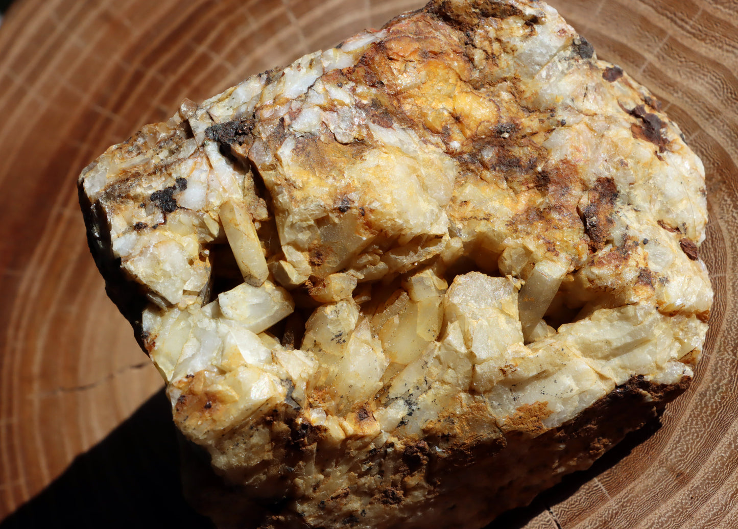 Mléčný křišťál s hematitem - Supreme Panthers