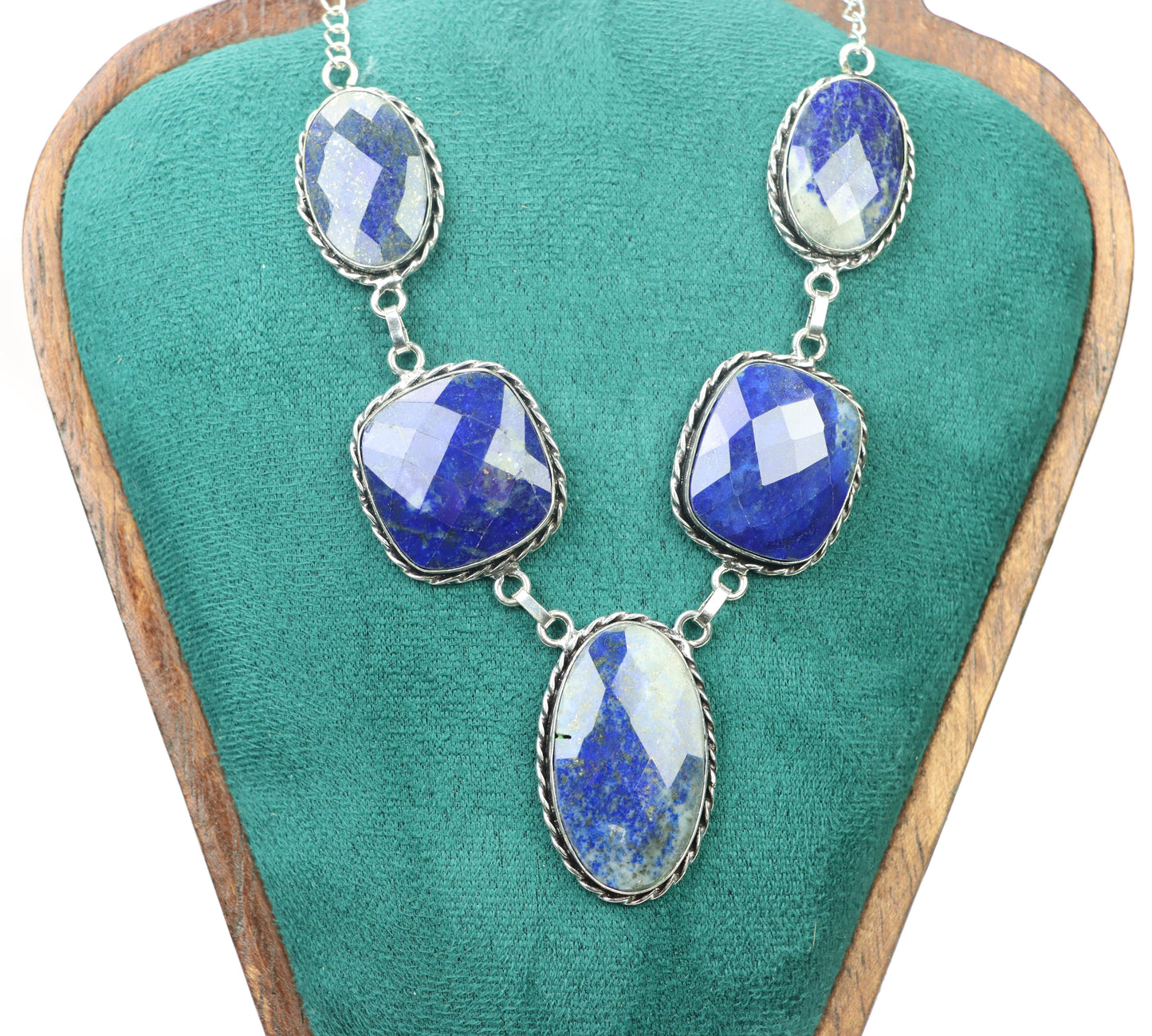 Náhrdelník „Hlubina modři“ – fazetovaný lapis lazuli - Supreme Panthers