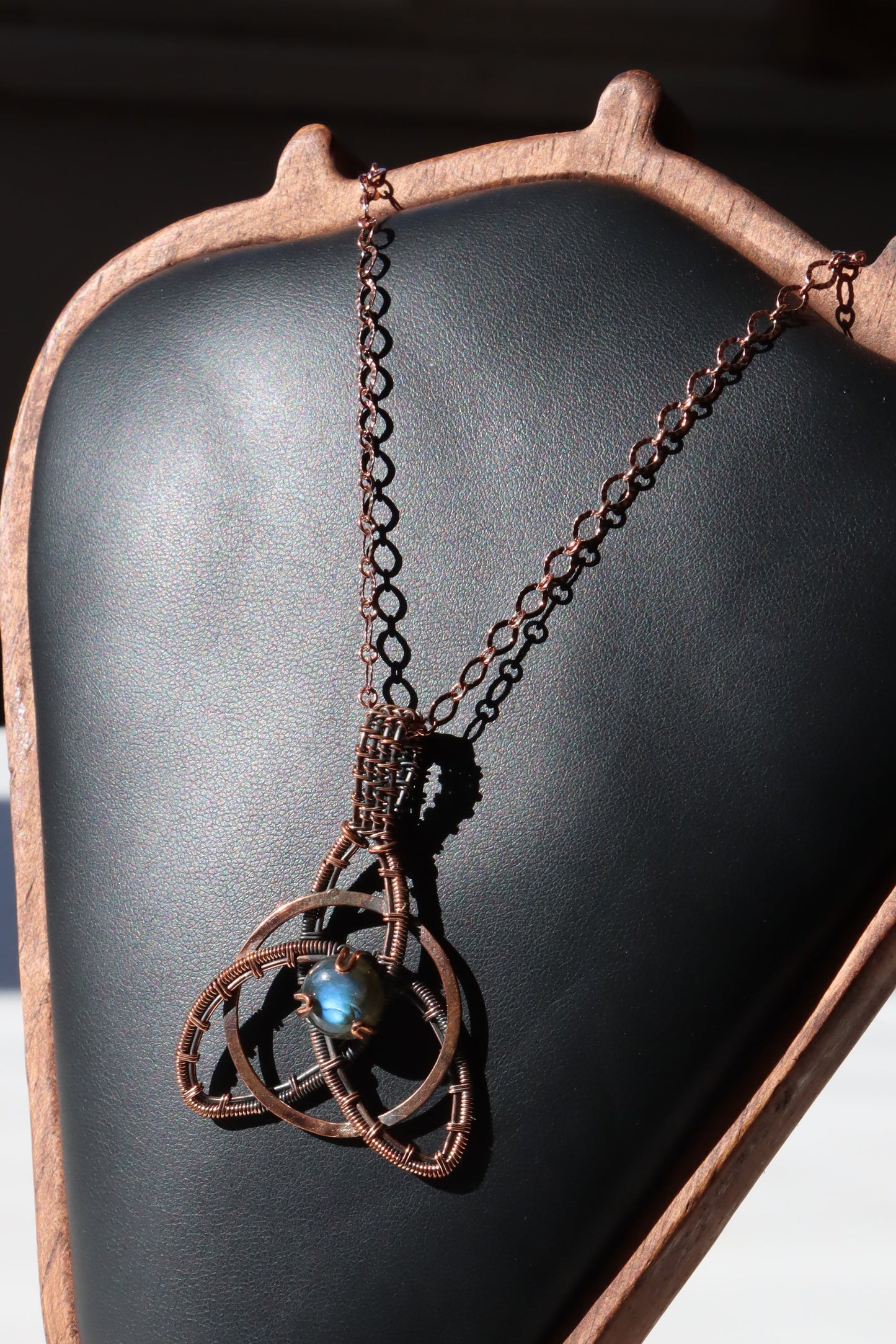 Náhrdelník s labradoritem měděný "Hvězdná smyčka" - Supreme Panthers