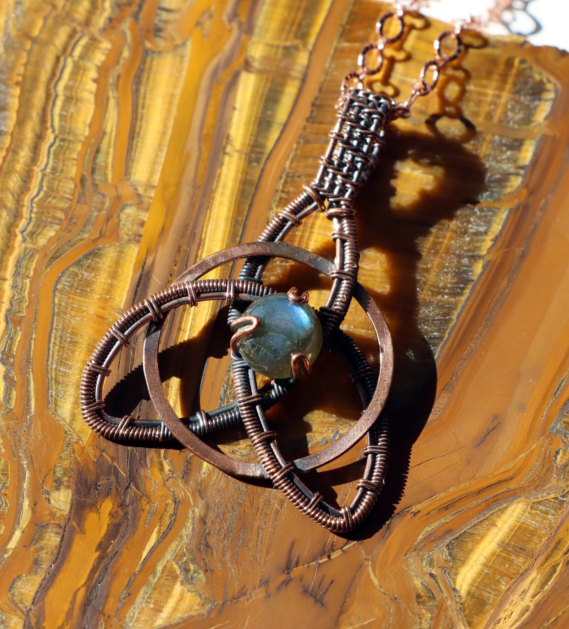 Náhrdelník s labradoritem měděný "Hvězdná smyčka" - Supreme Panthers