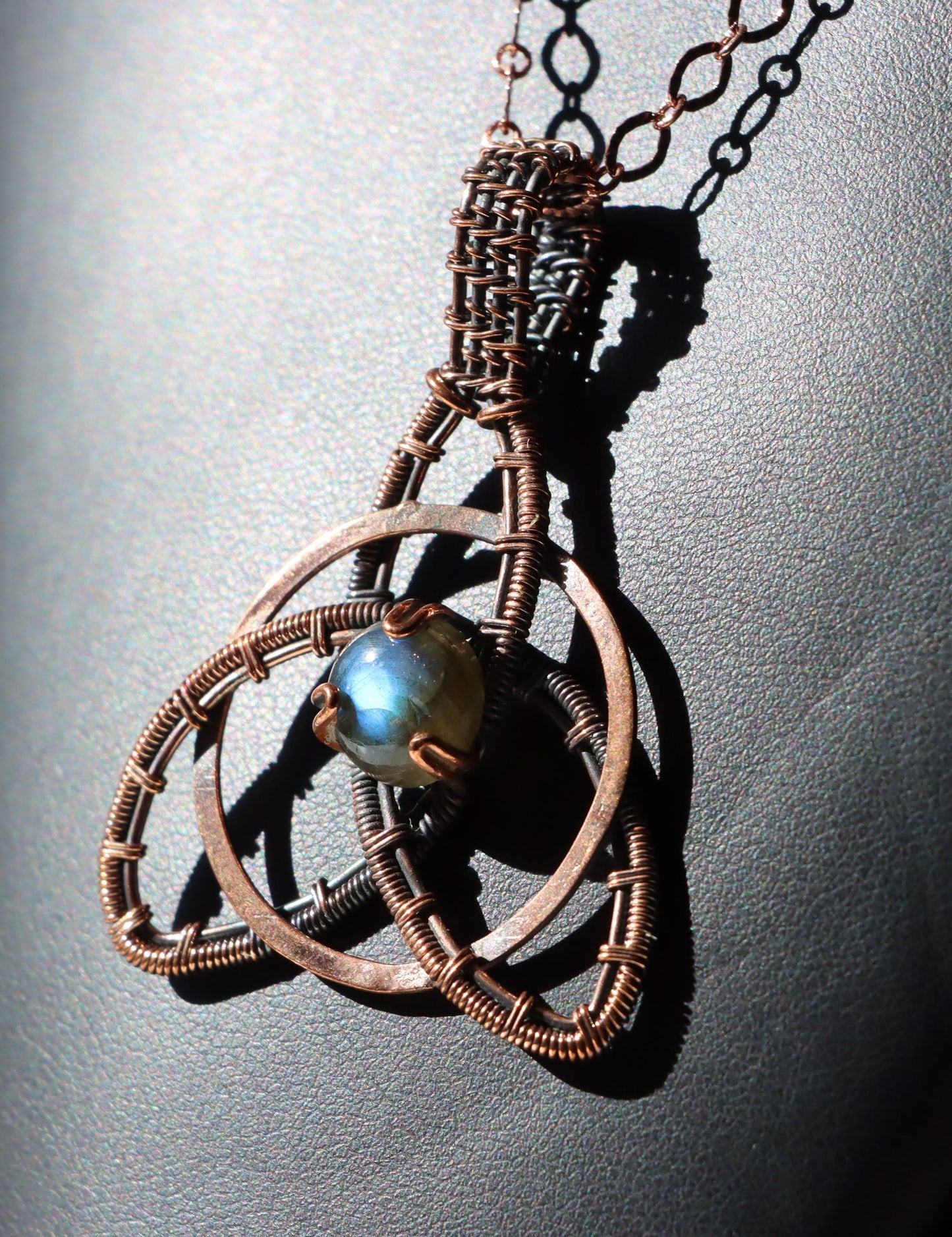 Náhrdelník s labradoritem měděný "Hvězdná smyčka" - Supreme Panthers