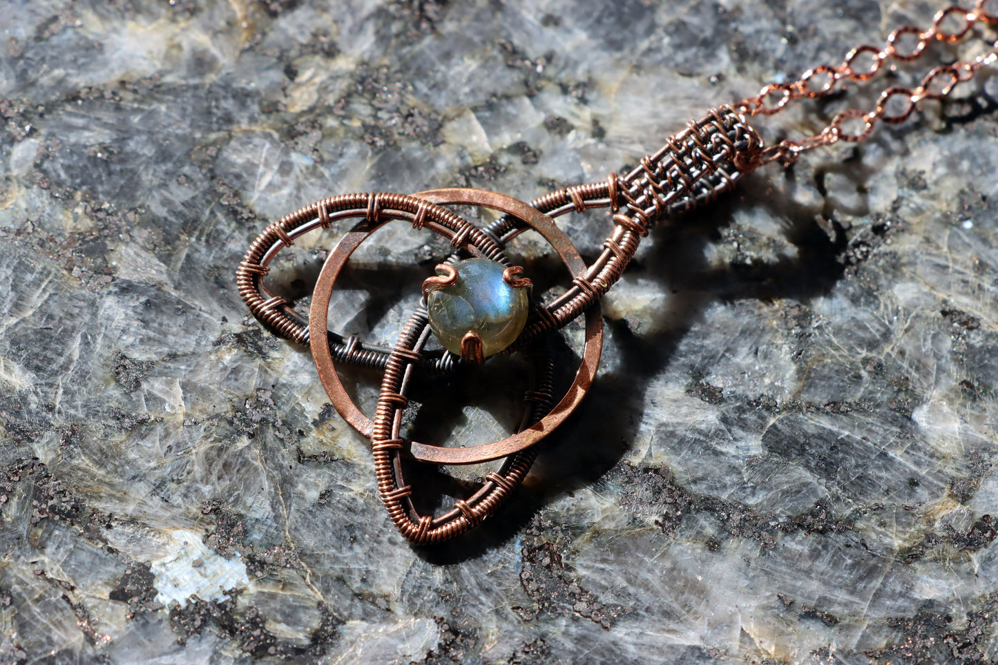 Náhrdelník s labradoritem měděný "Hvězdná smyčka" - Supreme Panthers