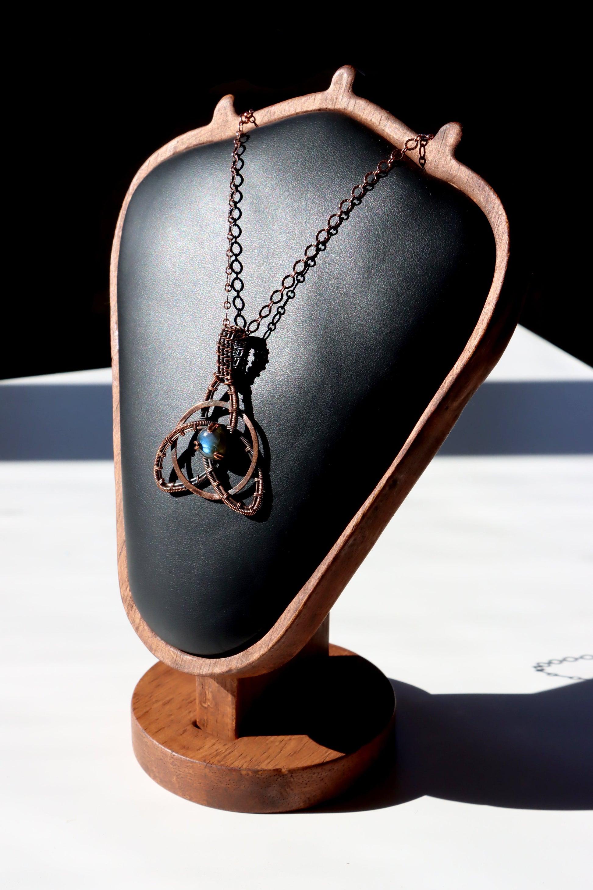 Náhrdelník s labradoritem měděný "Hvězdná smyčka" - Supreme Panthers