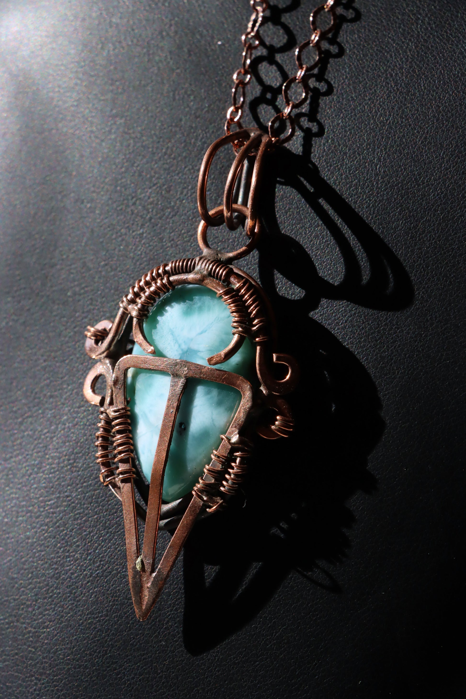 Náhrdelník s larimarem měďený "Strážce laguny" - Supreme Panthers