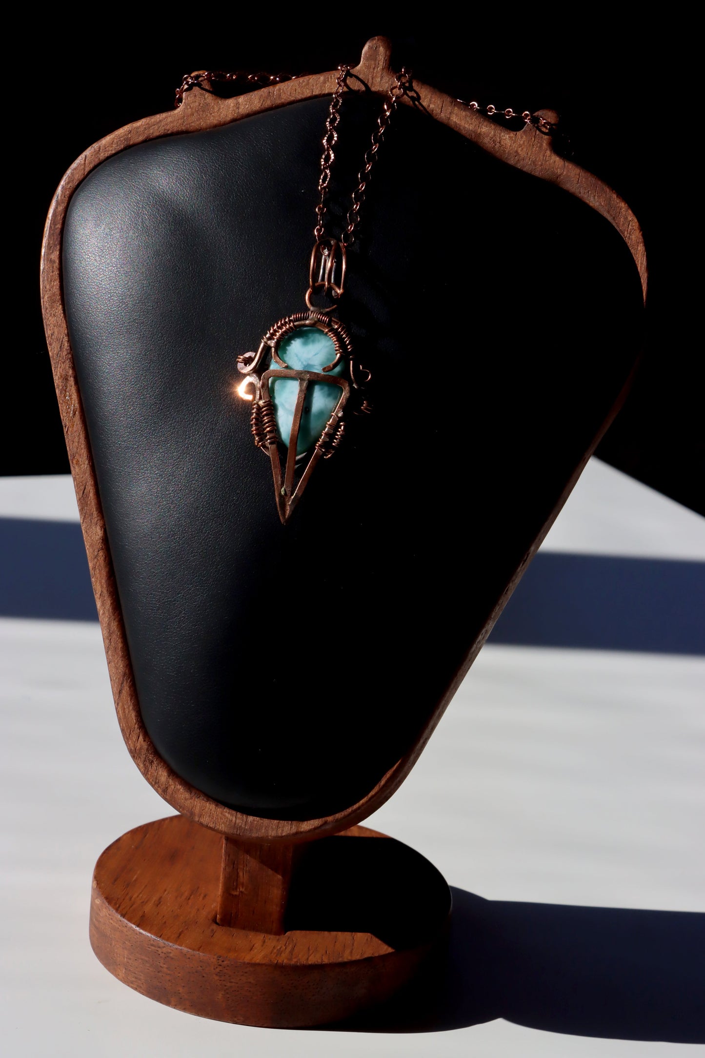 Náhrdelník s larimarem měďený "Strážce laguny" - Supreme Panthers