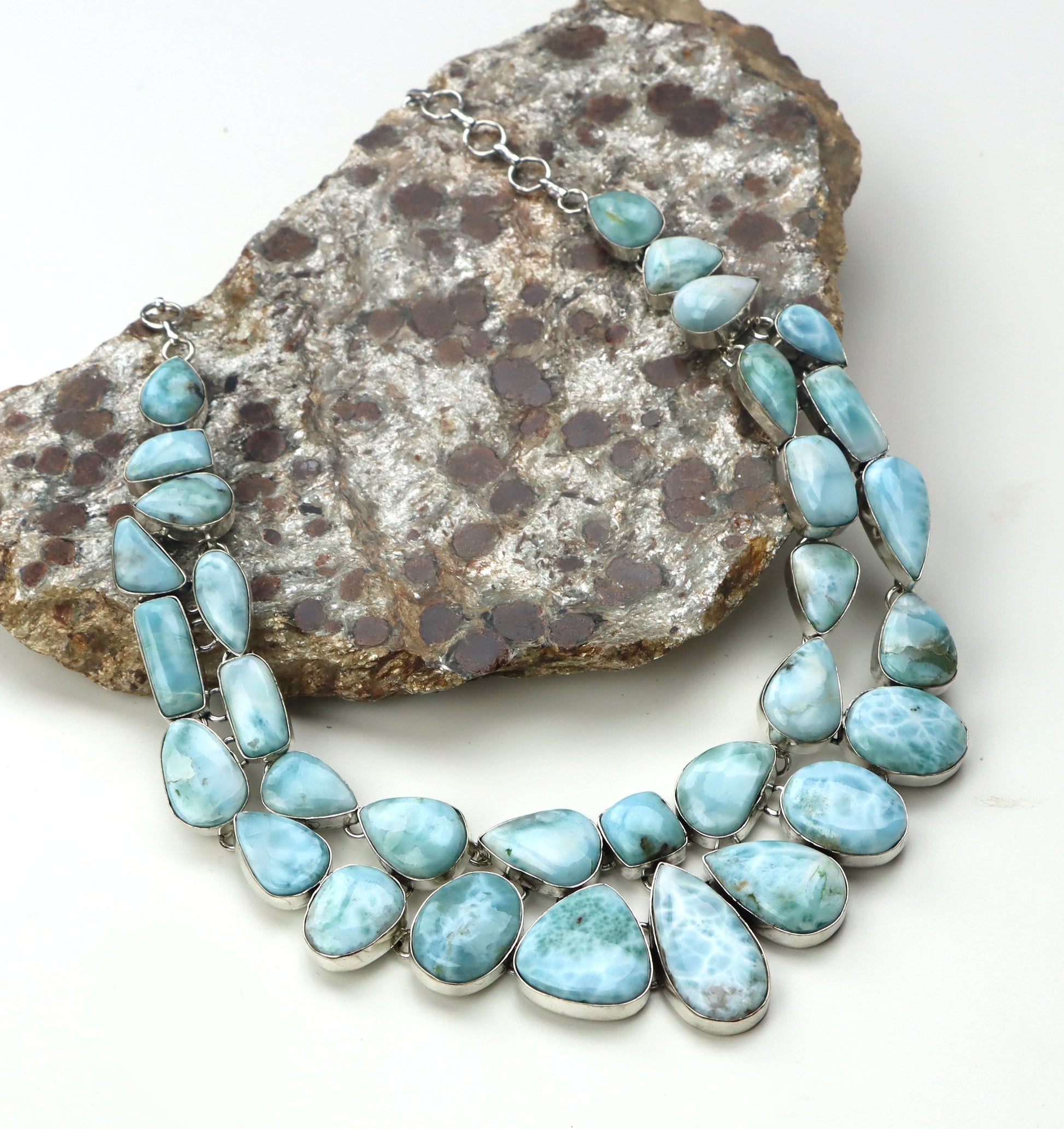 Náhrdelník „Slzy karibského moře“ – larimar Lacrimae Maris Caribici I. - Supreme Panthers