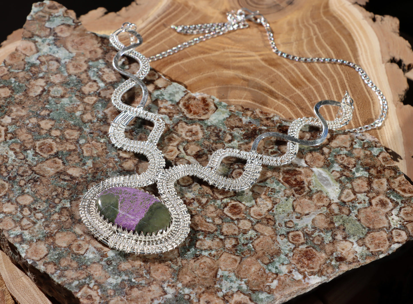 Náhrdelník z pletených hadů purpurit - Supreme Panthers