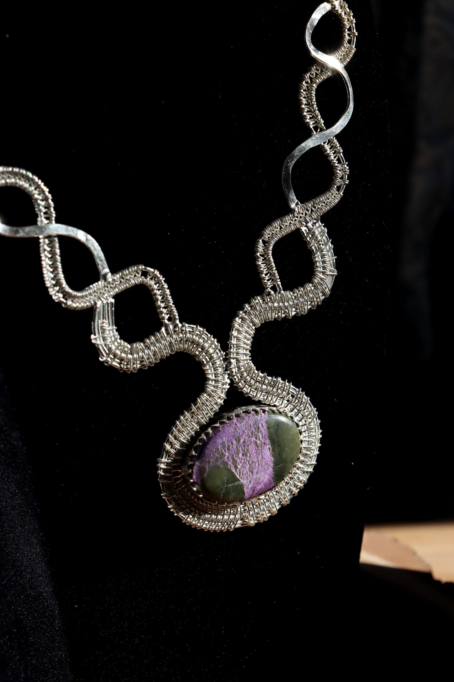 Náhrdelník z pletených hadů purpurit - Supreme Panthers