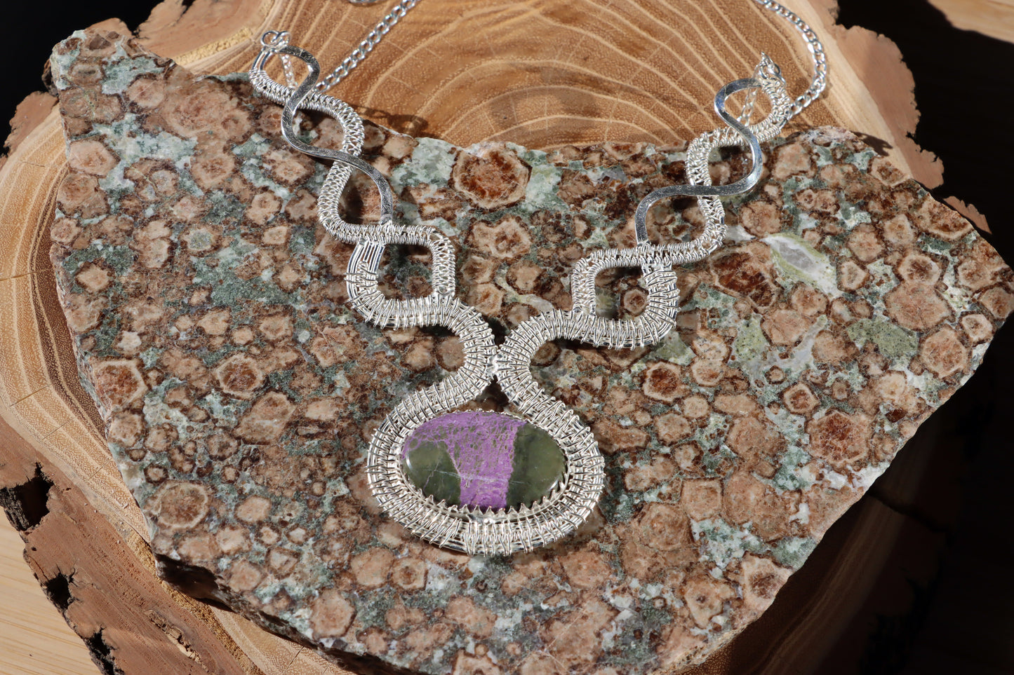 Náhrdelník z pletených hadů purpurit - Supreme Panthers