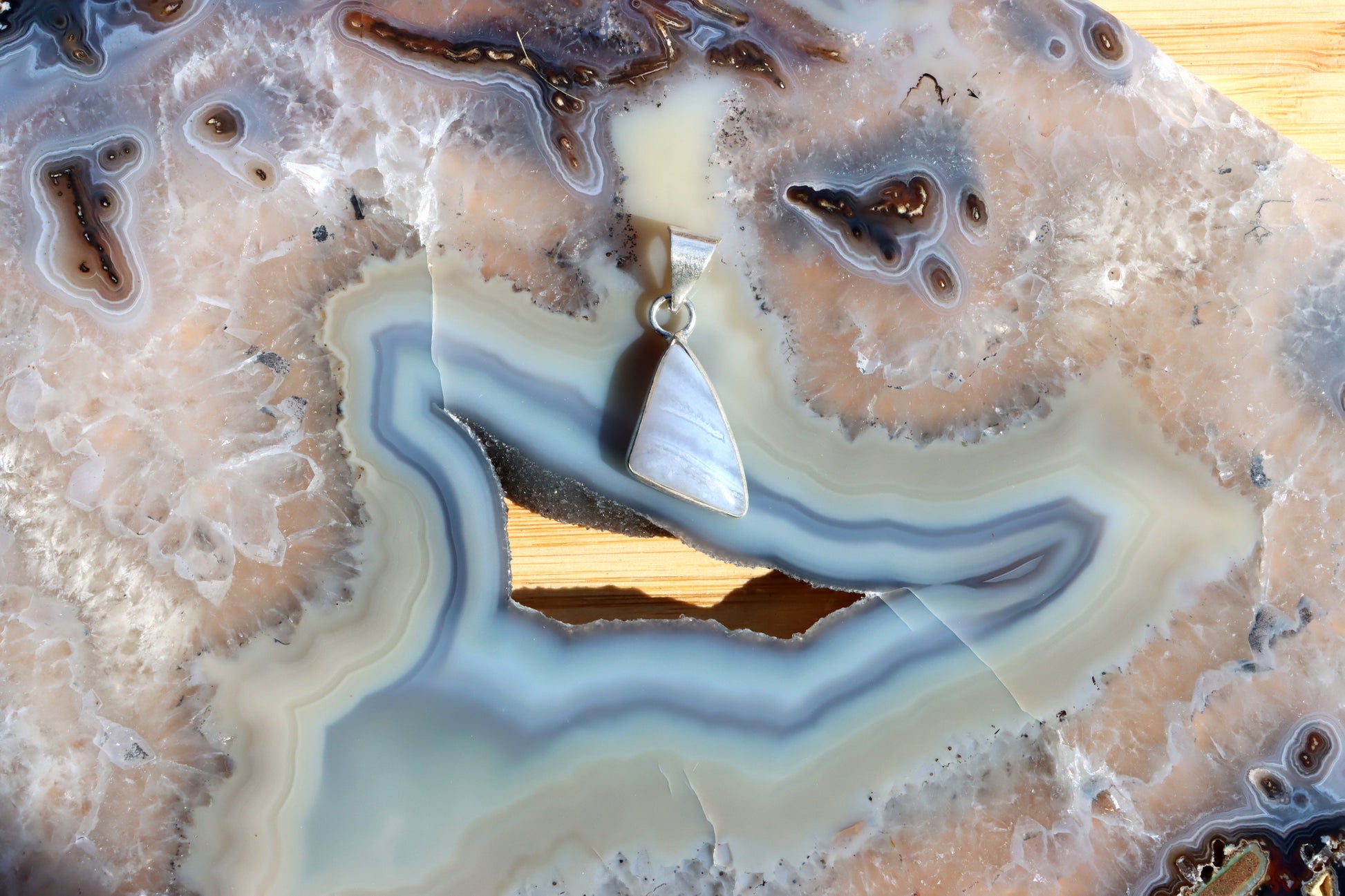 Přívěšek achát modrý krajkový - Supreme Panthers