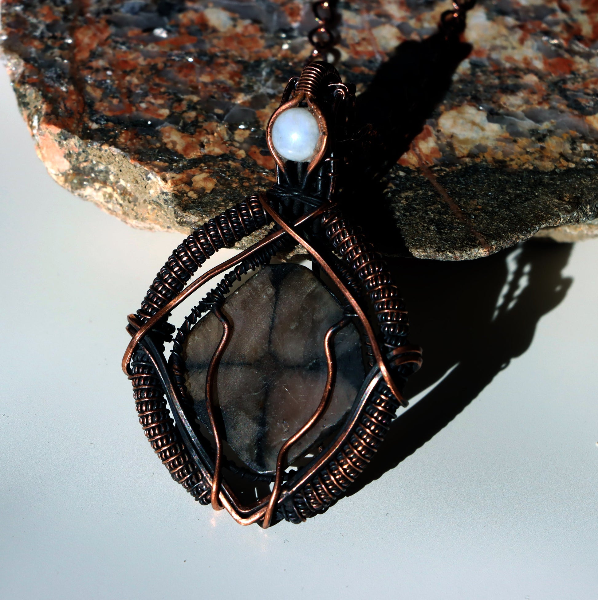 Přívěšek andalusit a měsíční kámen "Chiastolit – Kámen vnitřního kříže" - Supreme Panthers