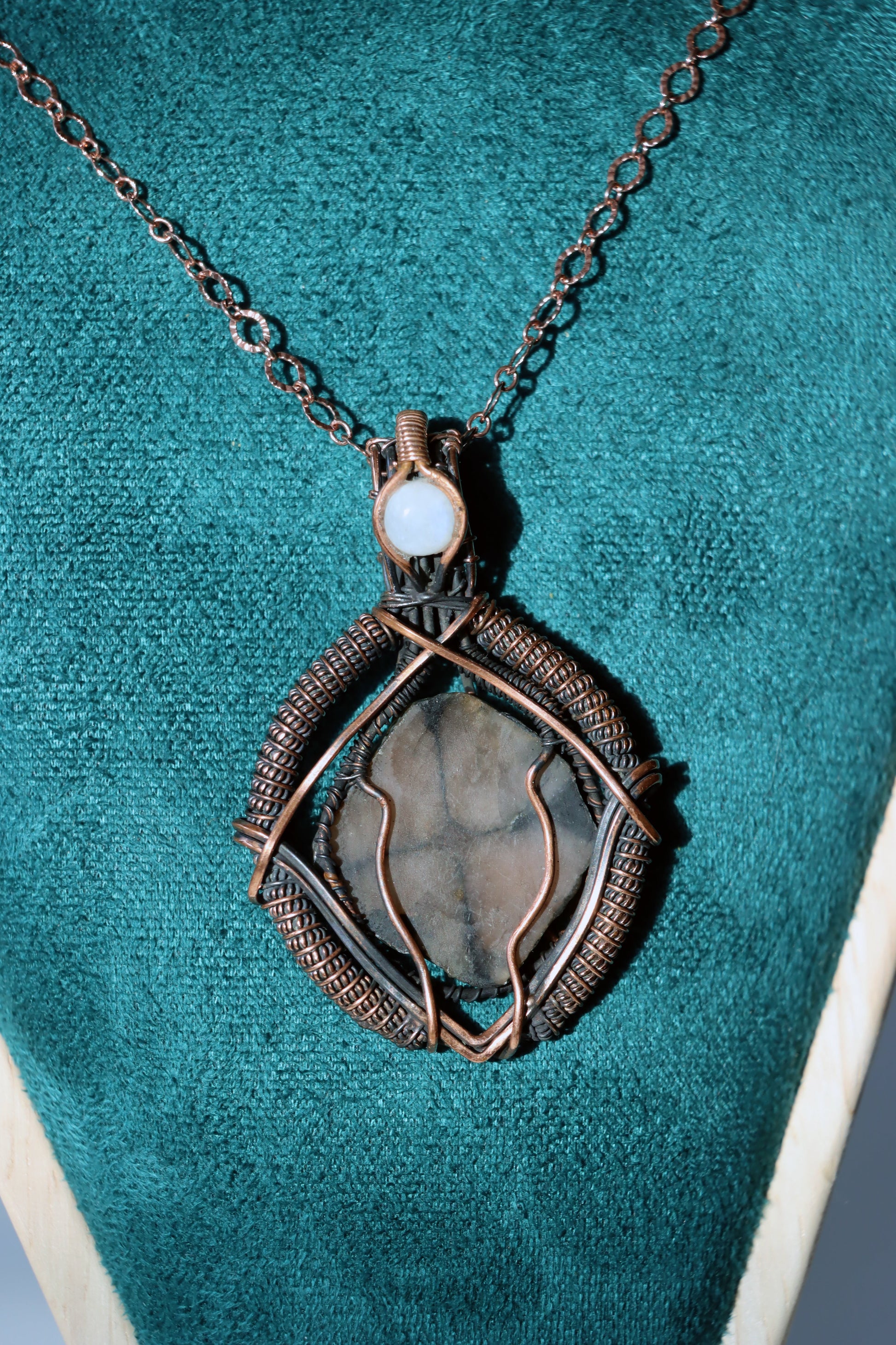 Přívěšek andalusit a měsíční kámen "Chiastolit – Kámen vnitřního kříže" - Supreme Panthers