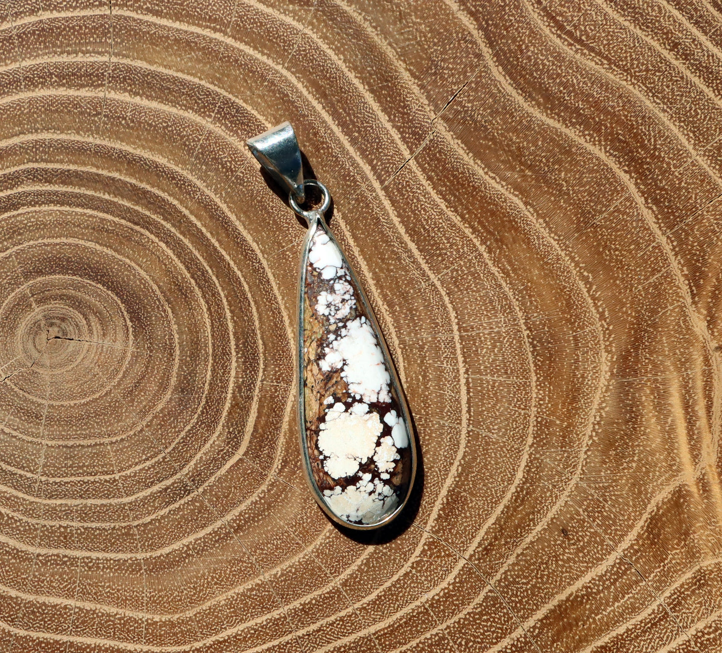 Přívěšek bílý tyrkys howlit - Supreme Panthers