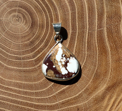 Přívěšek bílý tyrkys howlit - Supreme Panthers