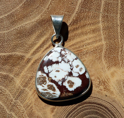 Přívěšek bílý tyrkys howlit - Supreme Panthers