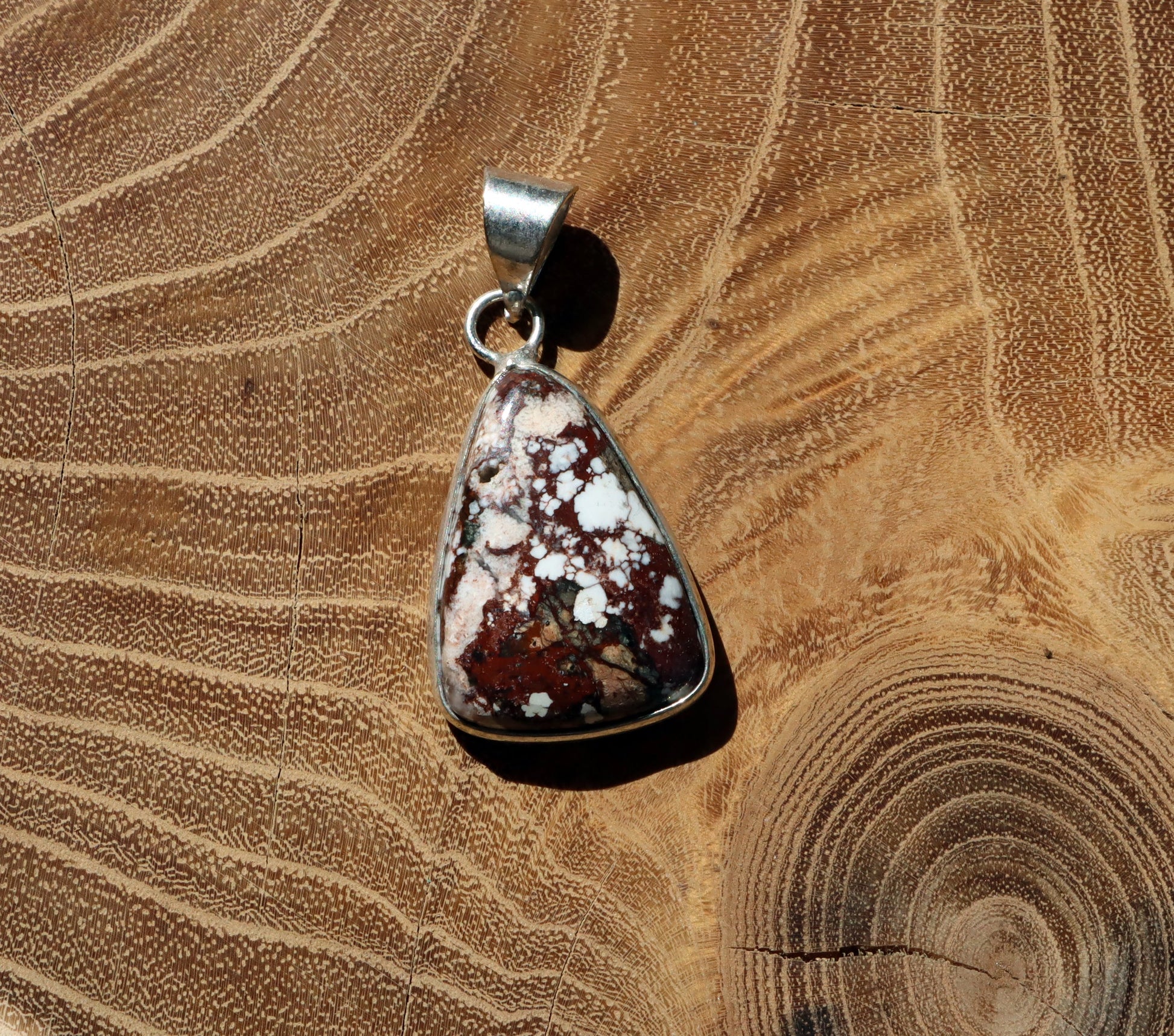 Přívěšek bílý tyrkys howlit - Supreme Panthers