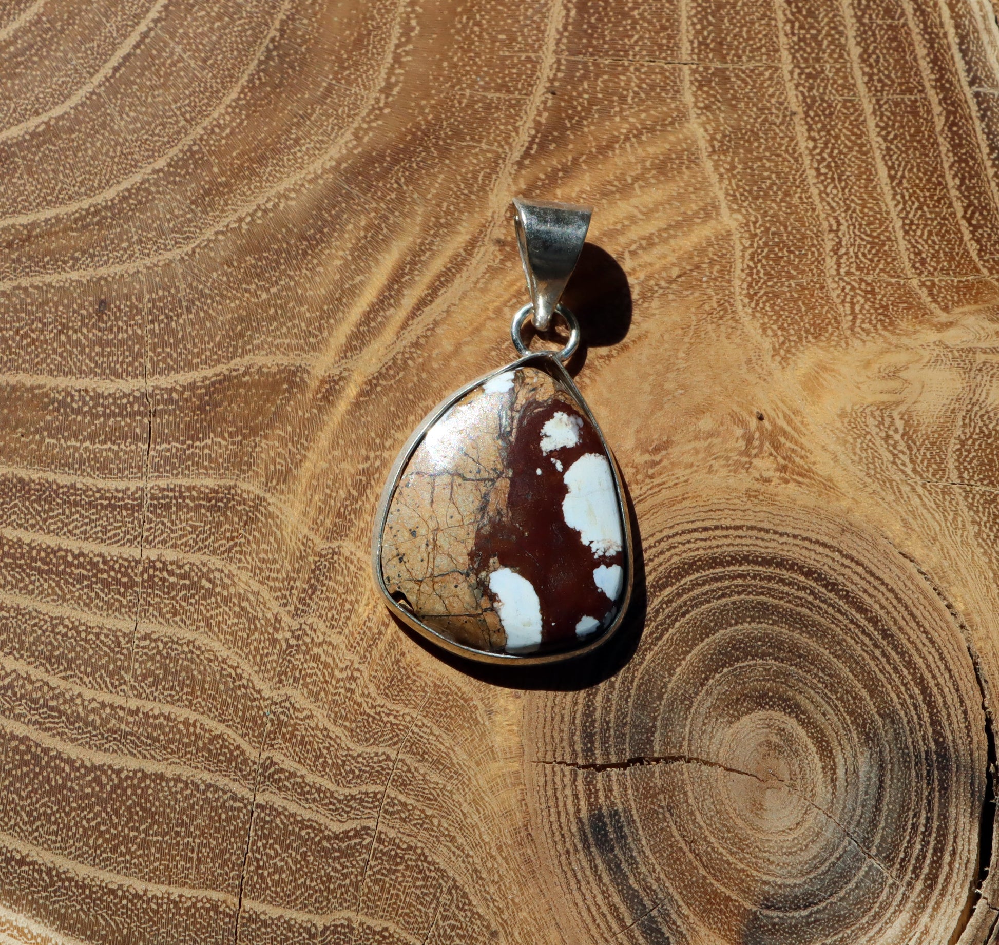 Přívěšek bílý tyrkys howlit - Supreme Panthers