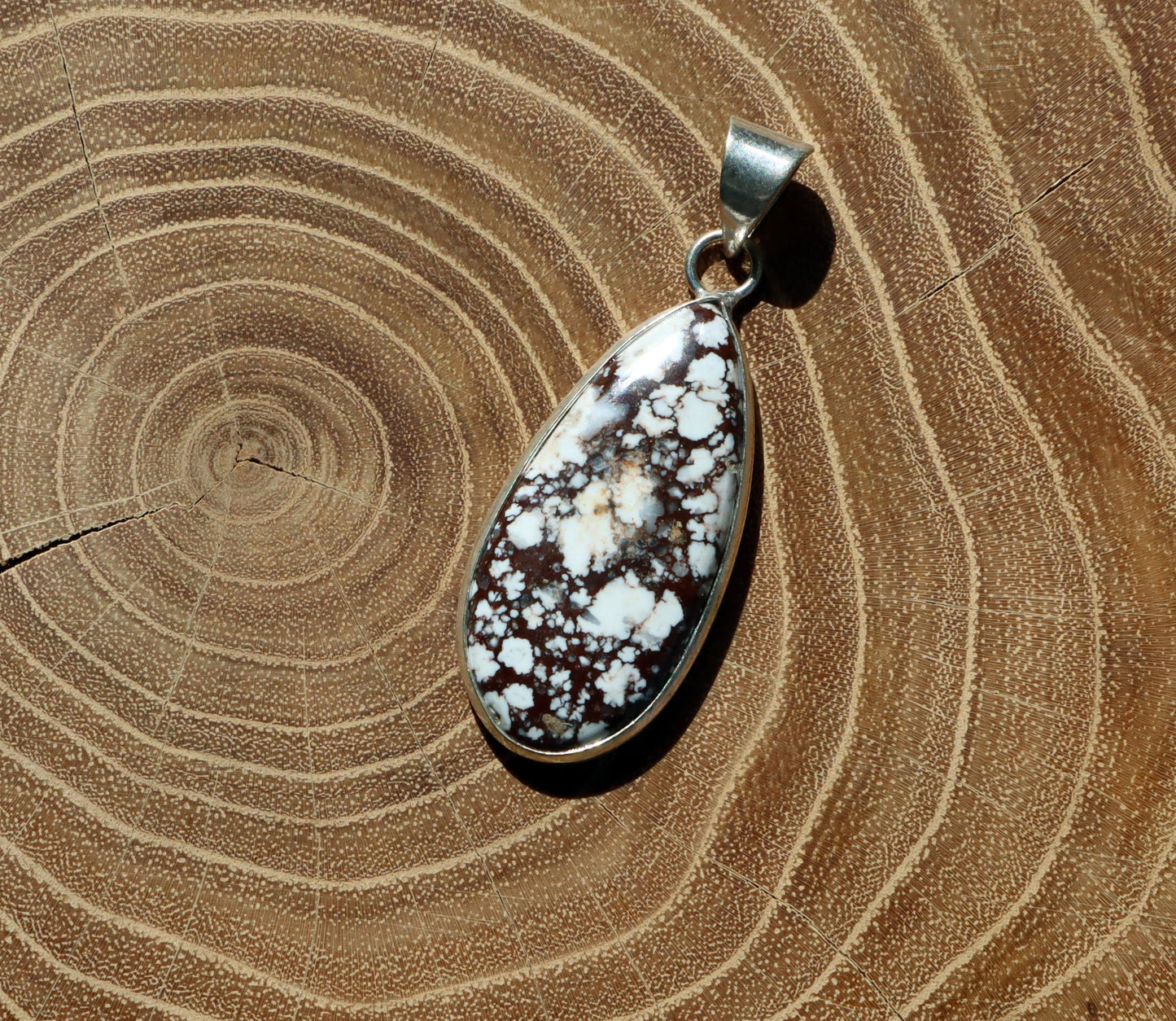 Přívěšek bílý tyrkys howlit - Supreme Panthers