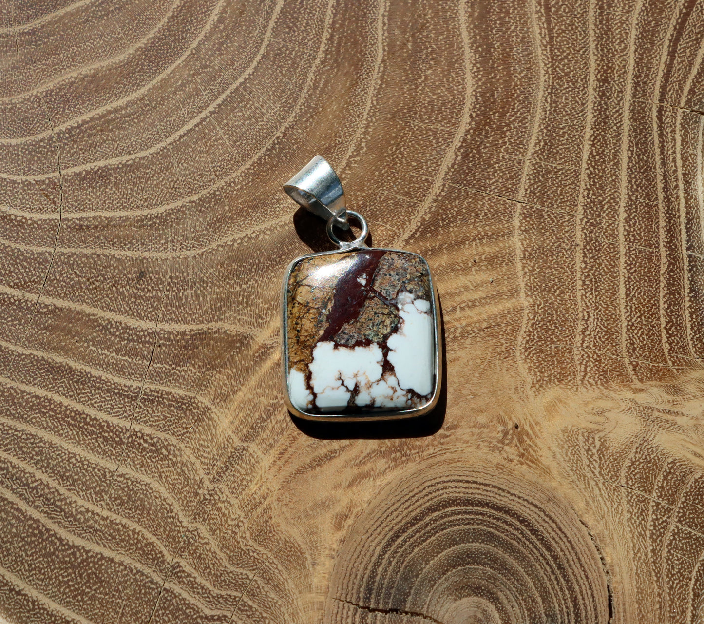 Přívěšek bílý tyrkys howlit - Supreme Panthers