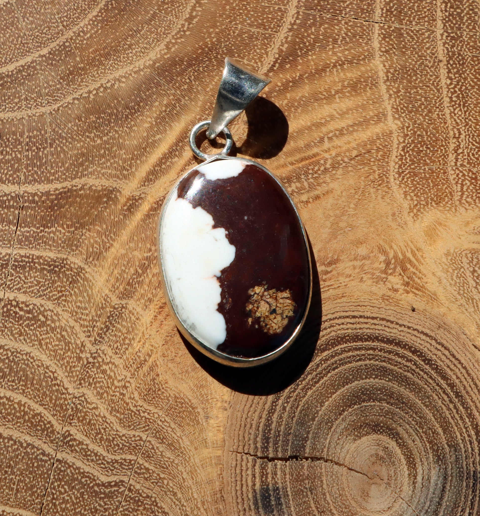 Přívěšek bílý tyrkys howlit - Supreme Panthers