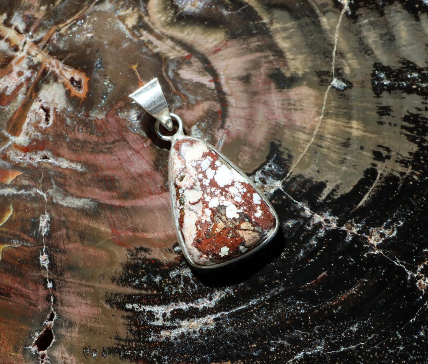 Přívěšek bílý tyrkys howlit - Supreme Panthers