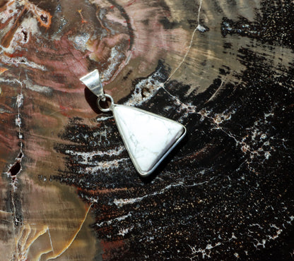 Přívěšek bílý tyrkys howlit - Supreme Panthers