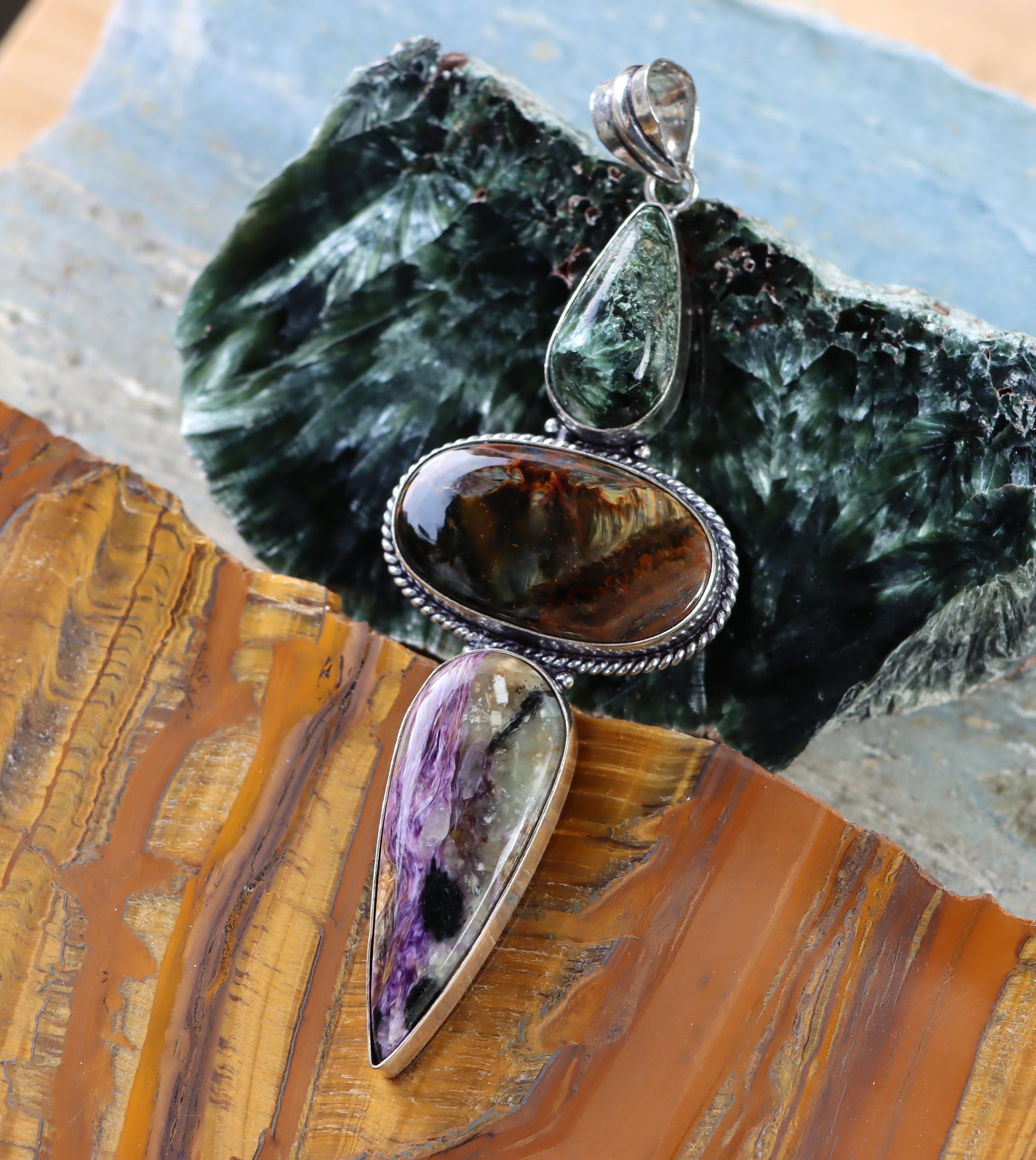 Přívěšek charoit serafinit pietersite - Supreme Panthers