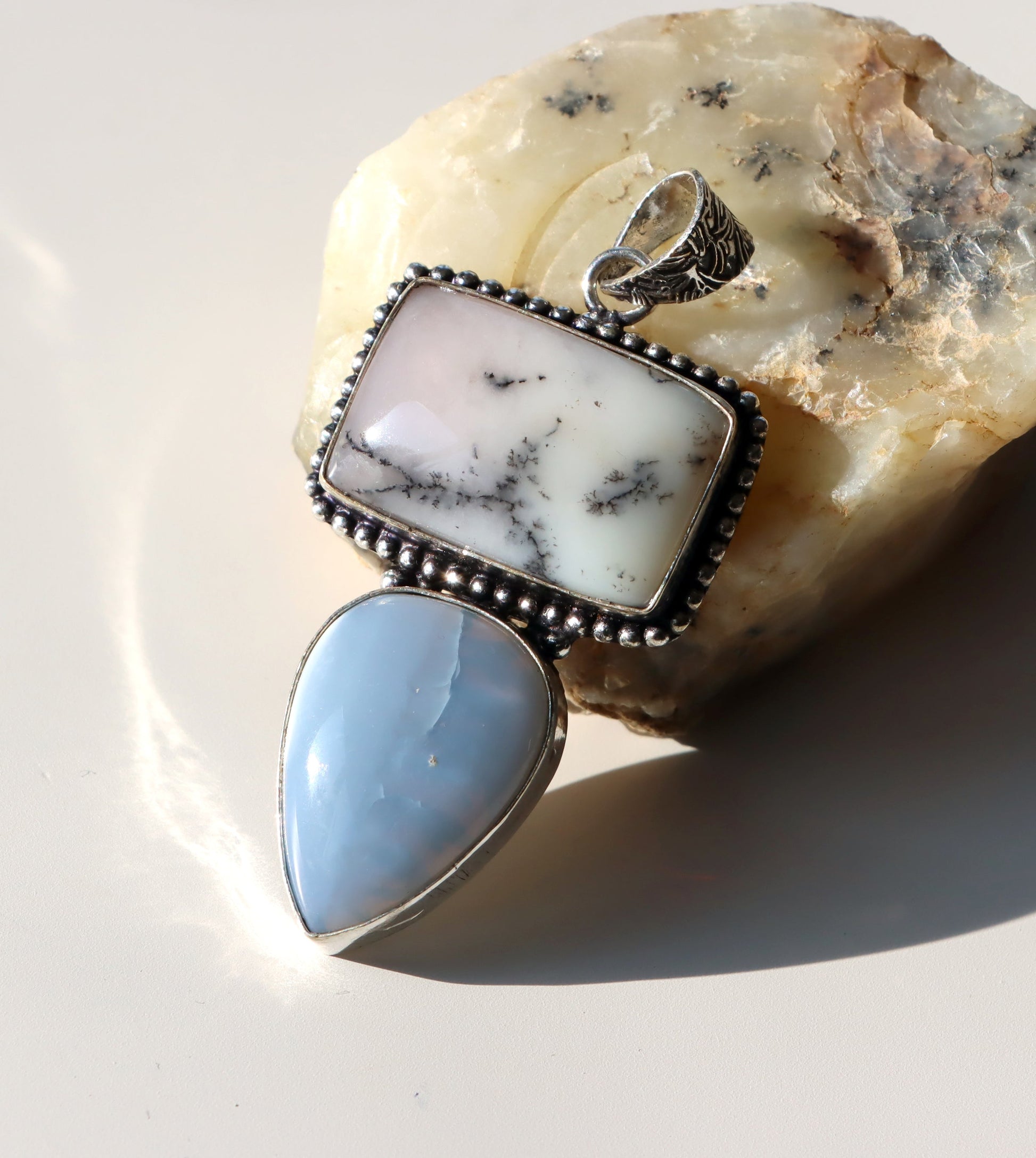 Přívěšek dendritický opál Owyhee opál - Supreme Panthers