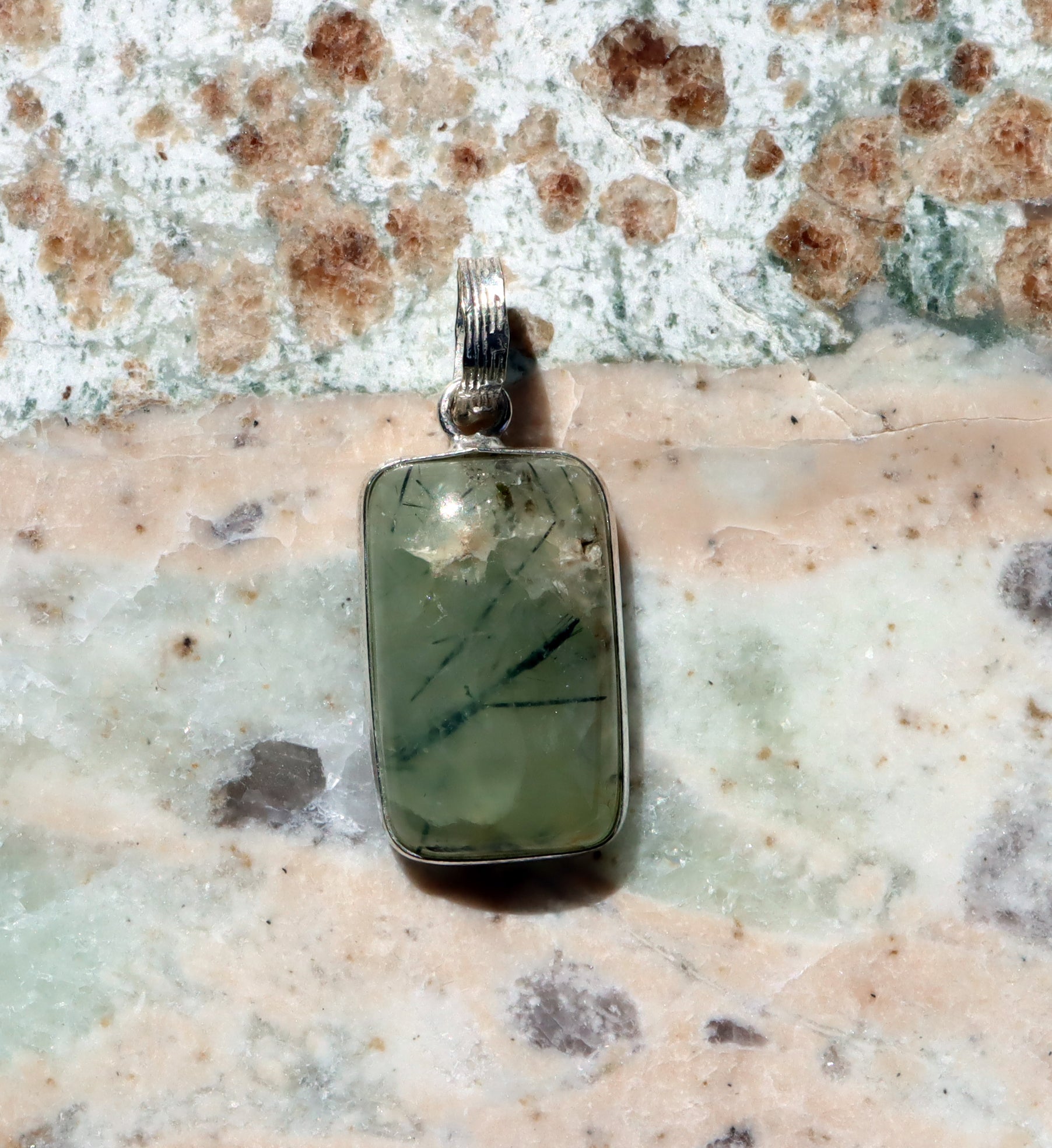 Přívěšek epidot v prehnitu - Supreme Panthers