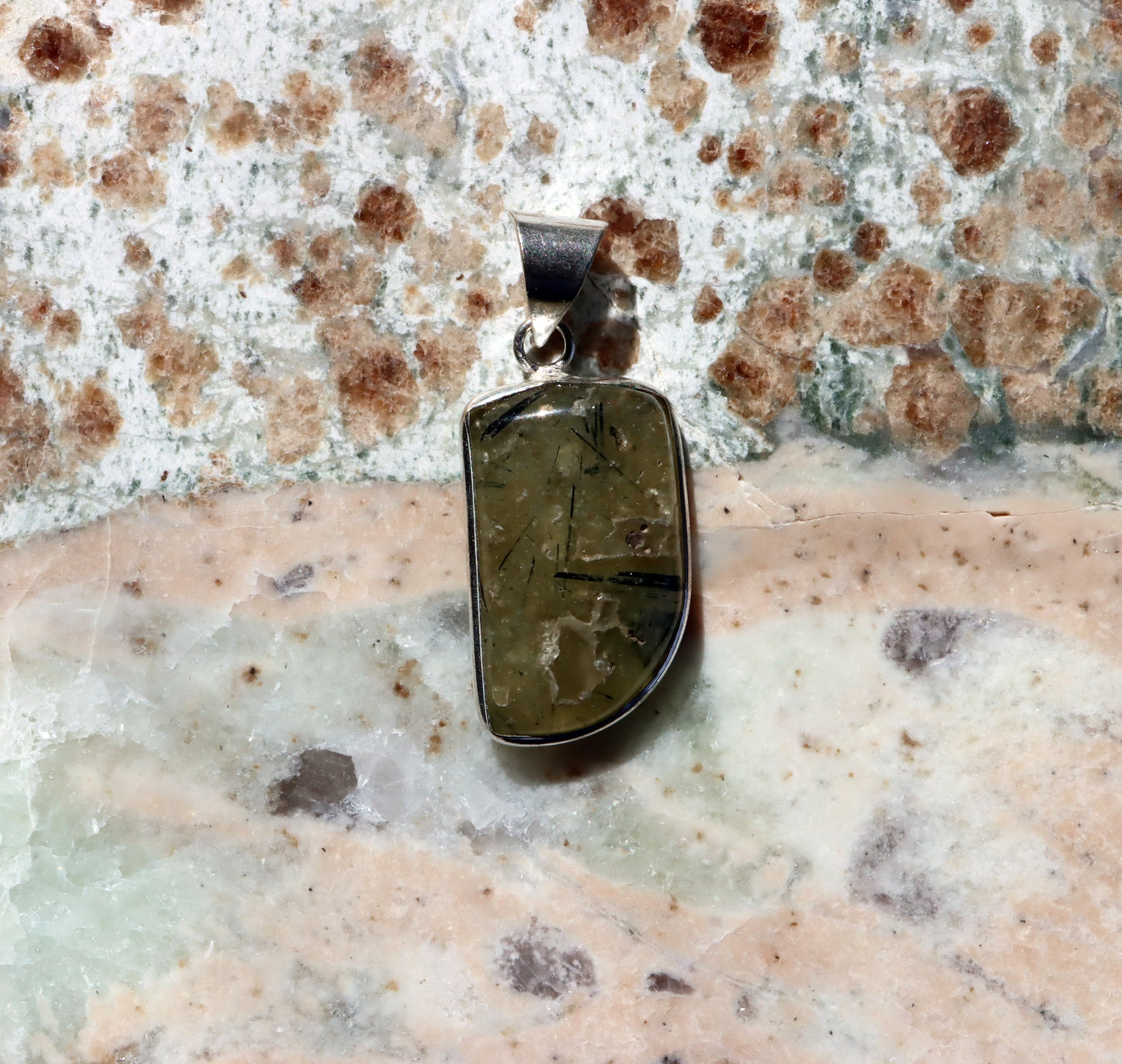 Přívěšek epidot v prehnitu - Supreme Panthers