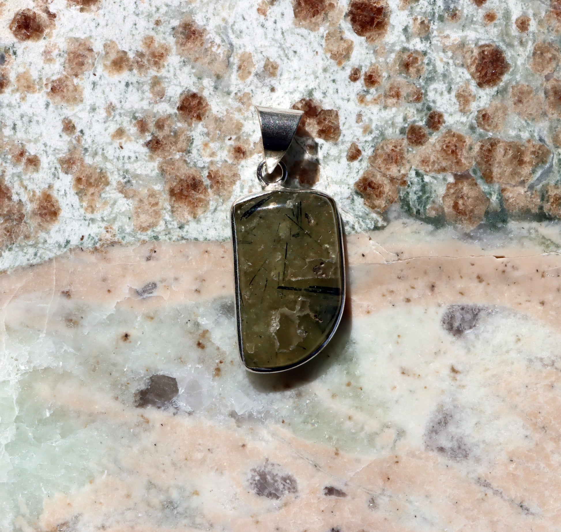 Přívěšek epidot v prehnitu - Supreme Panthers