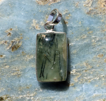 Přívěšek epidot v prehnitu - Supreme Panthers