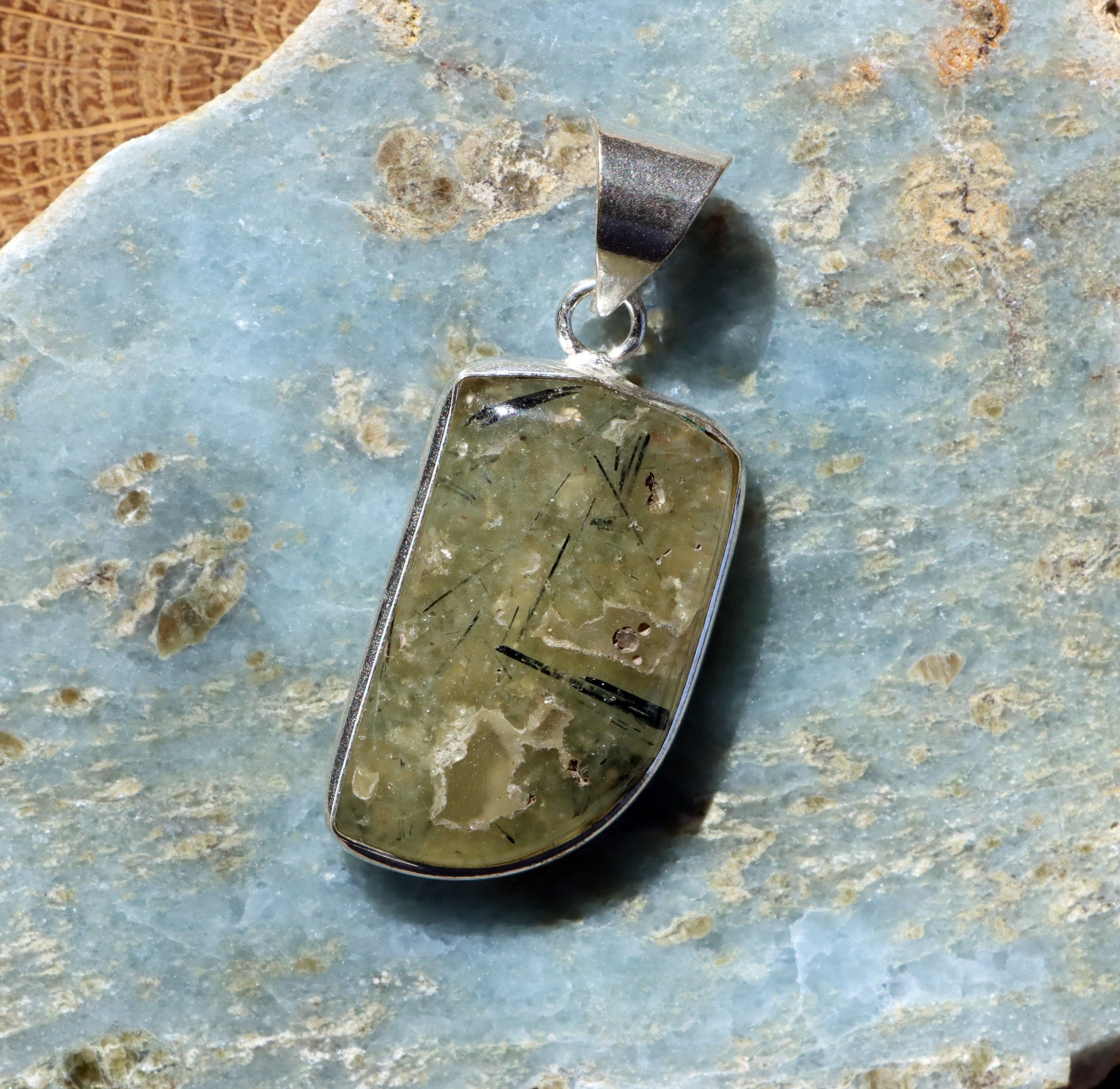 Přívěšek epidot v prehnitu - Supreme Panthers