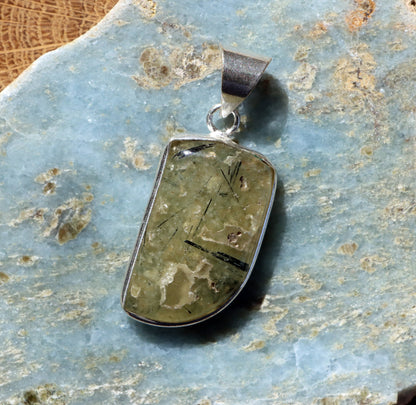 Přívěšek epidot v prehnitu - Supreme Panthers