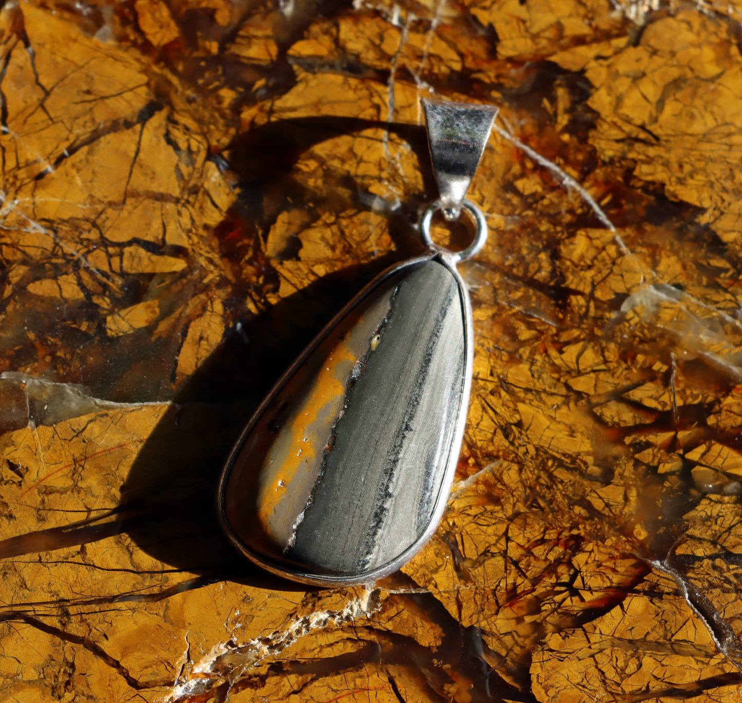 Přívěšek jaspis Bumble Bee - Supreme Panthers