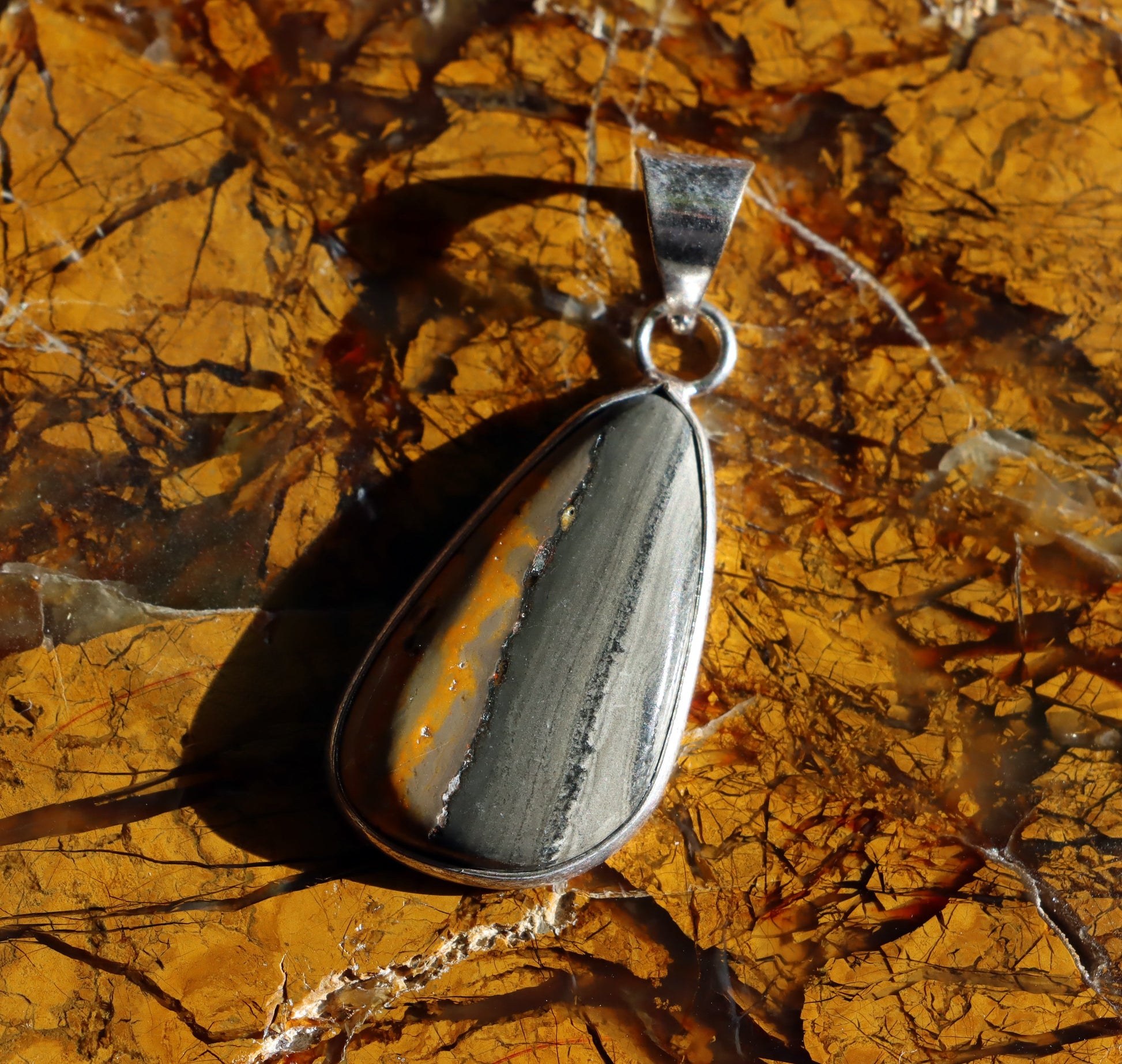 Přívěšek jaspis Bumble Bee - Supreme Panthers