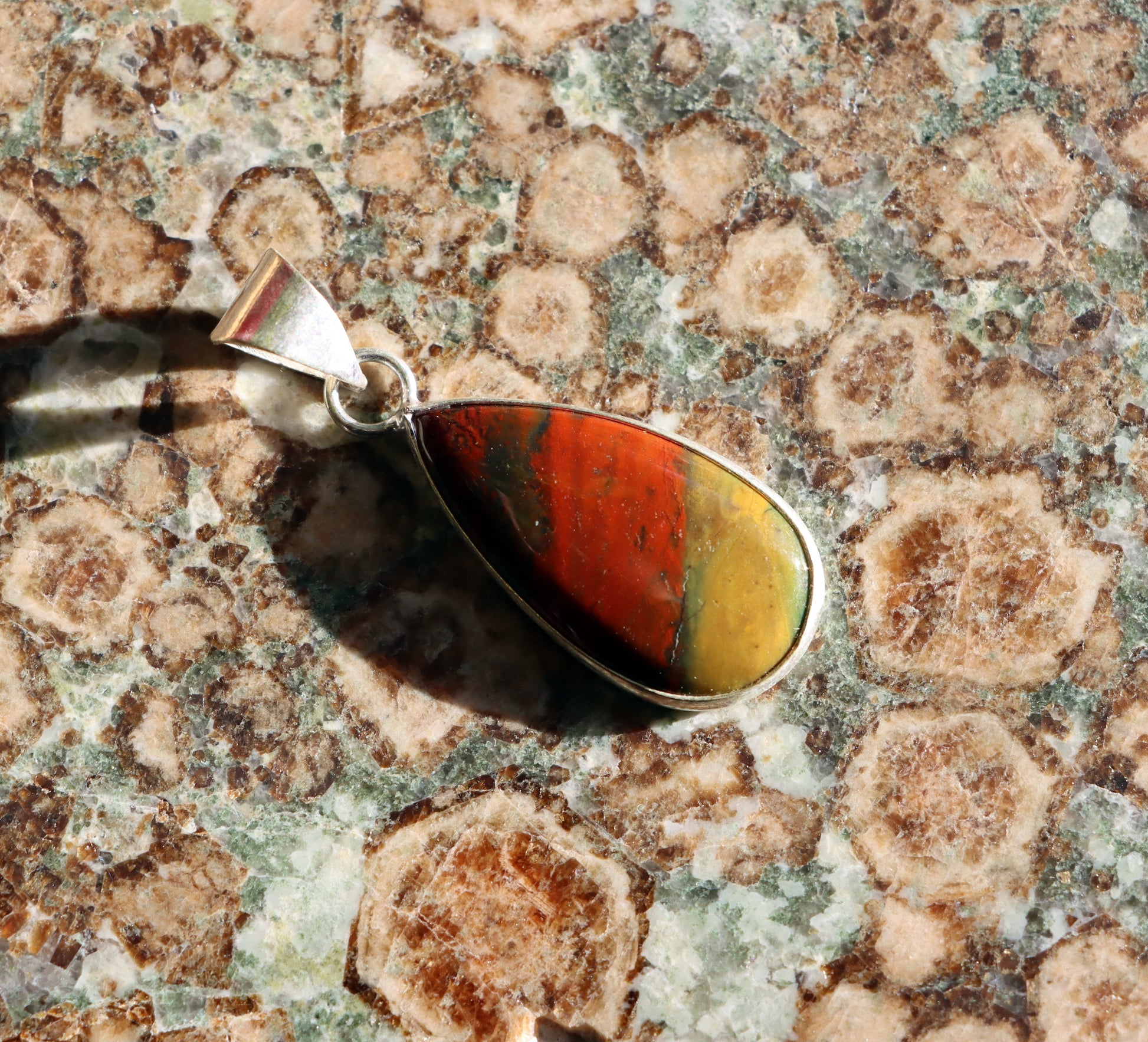 Přívěšek jaspis duhový - Supreme Panthers