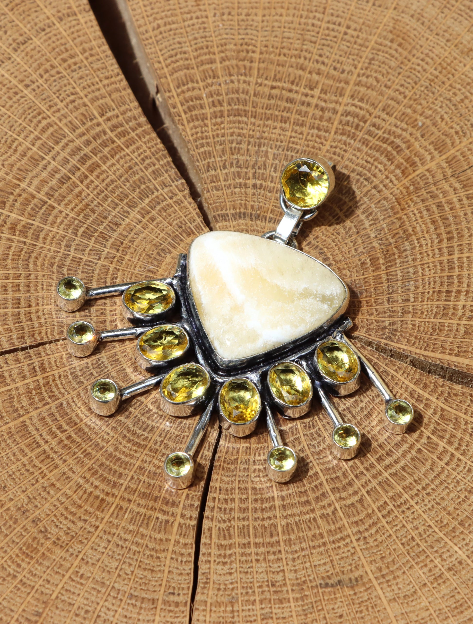 Přívěšek "Kalcit – Sluneční paprsky" - Supreme Panthers