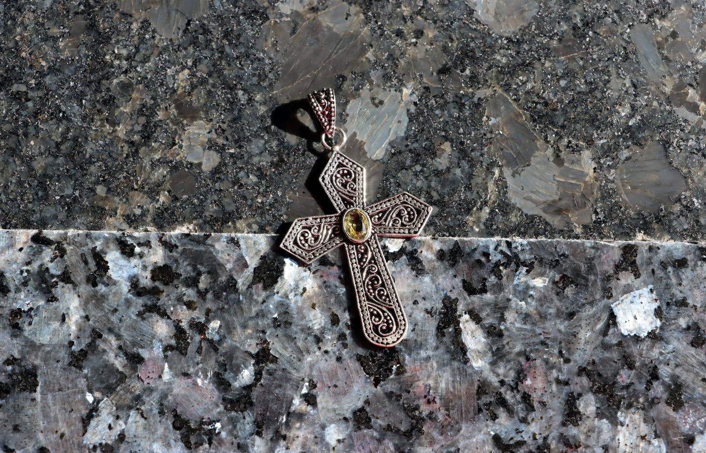 Přívěšek kříž citrín - Supreme Panthers