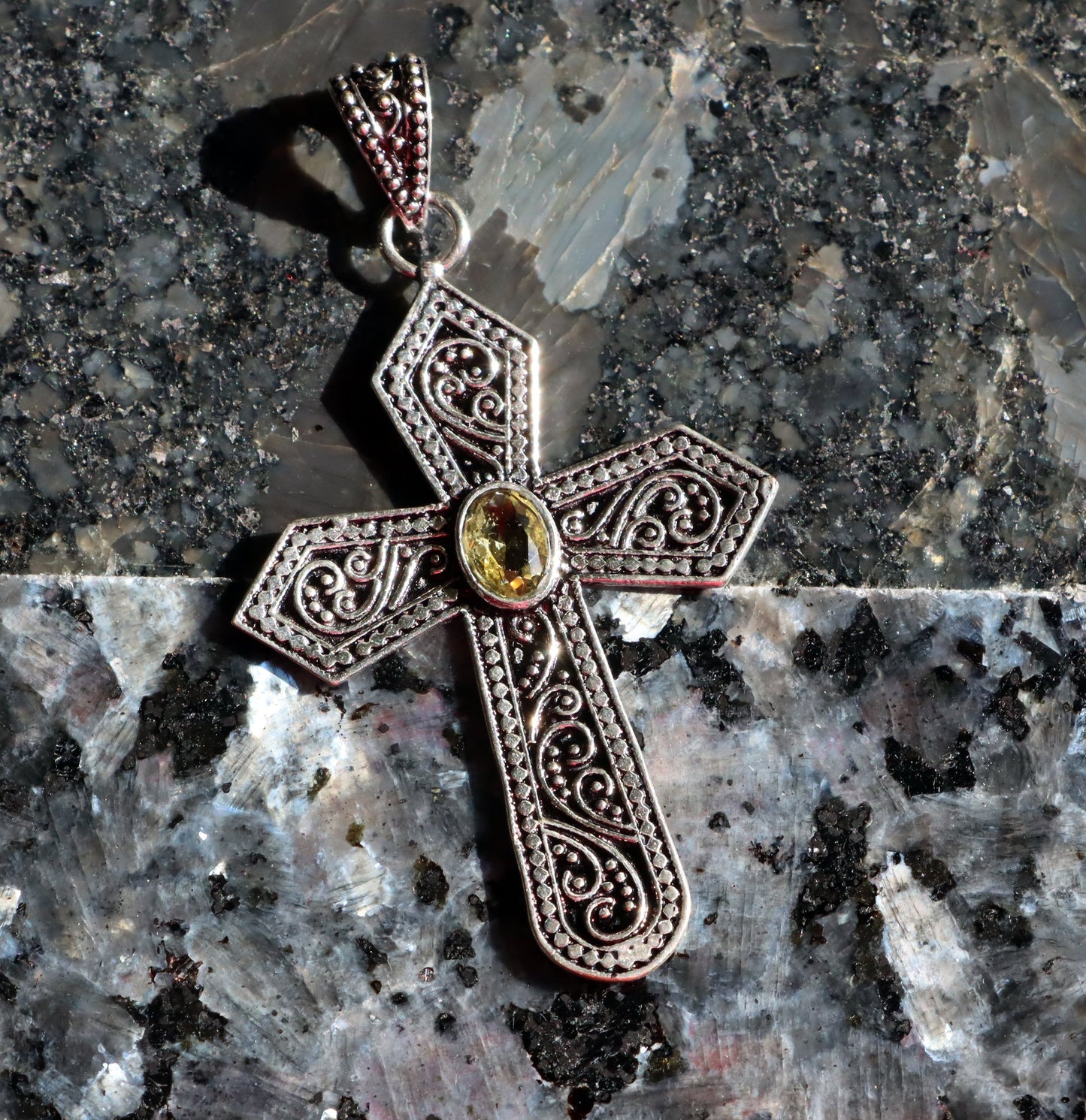 Přívěšek kříž citrín - Supreme Panthers