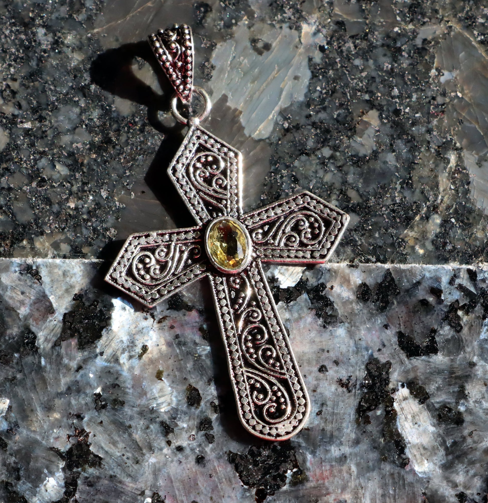 Přívěšek kříž citrín - Supreme Panthers