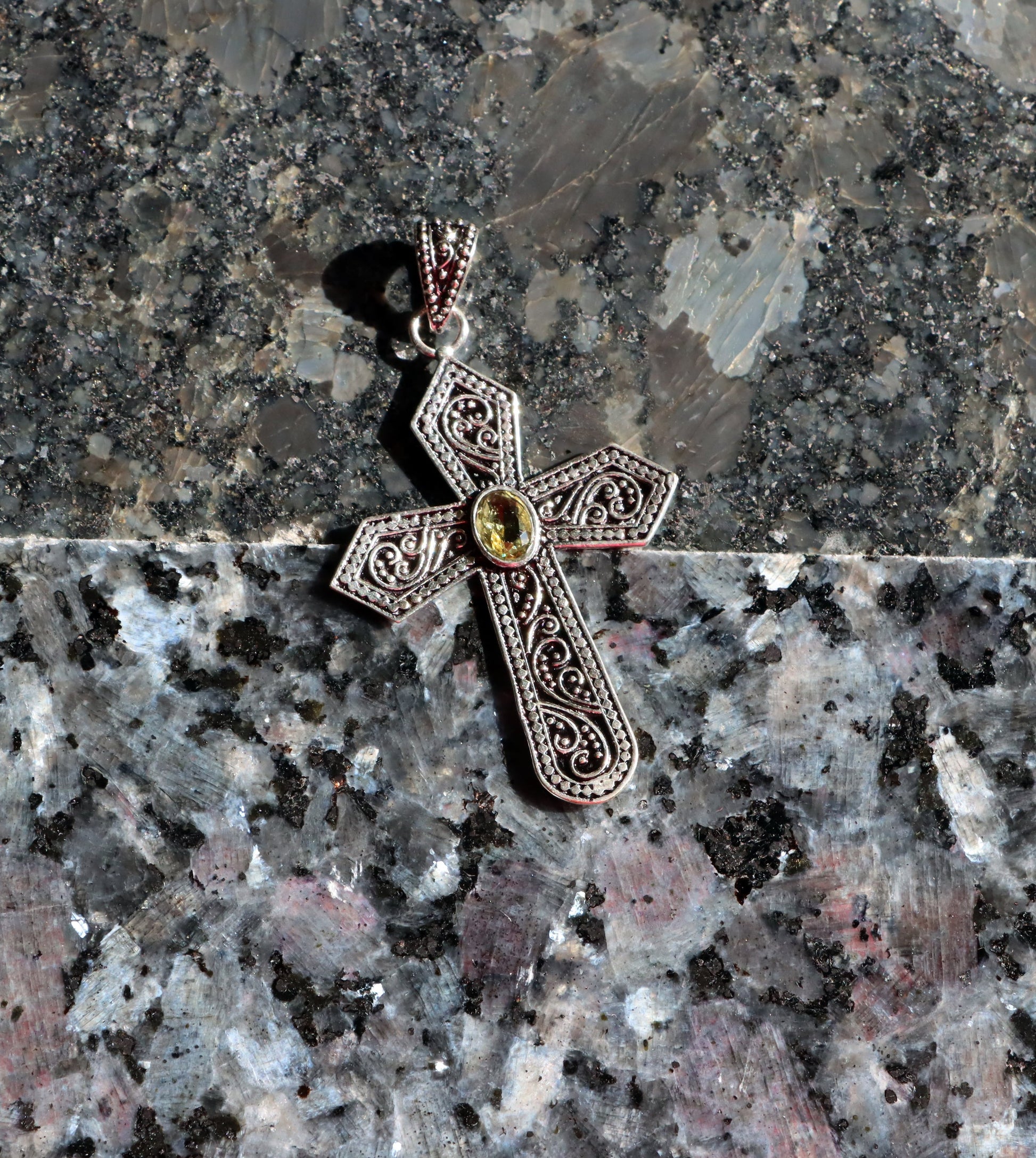 Přívěšek kříž citrín - Supreme Panthers